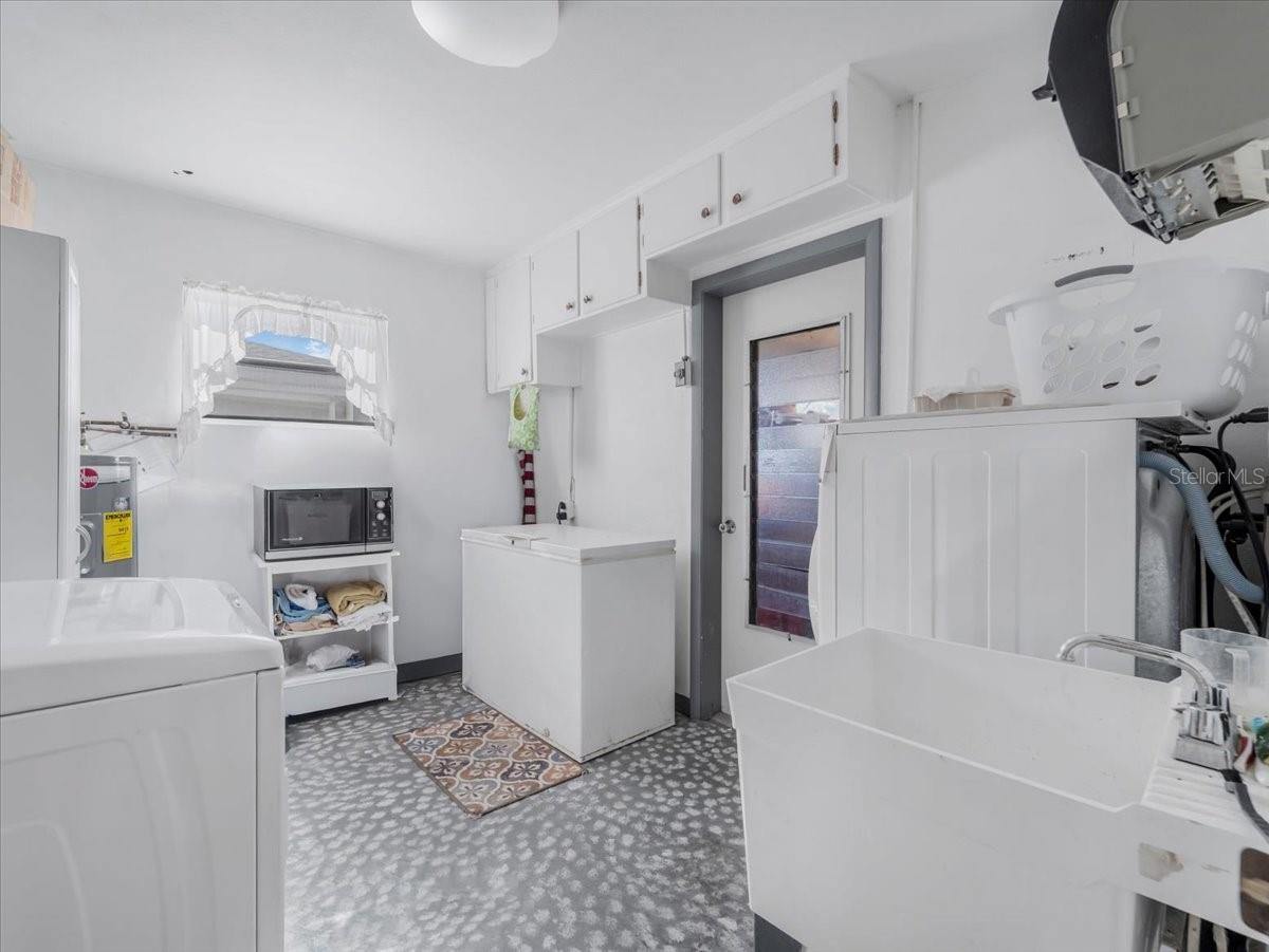 Image 37 of 45 For 151 Emmett Avenue Ne