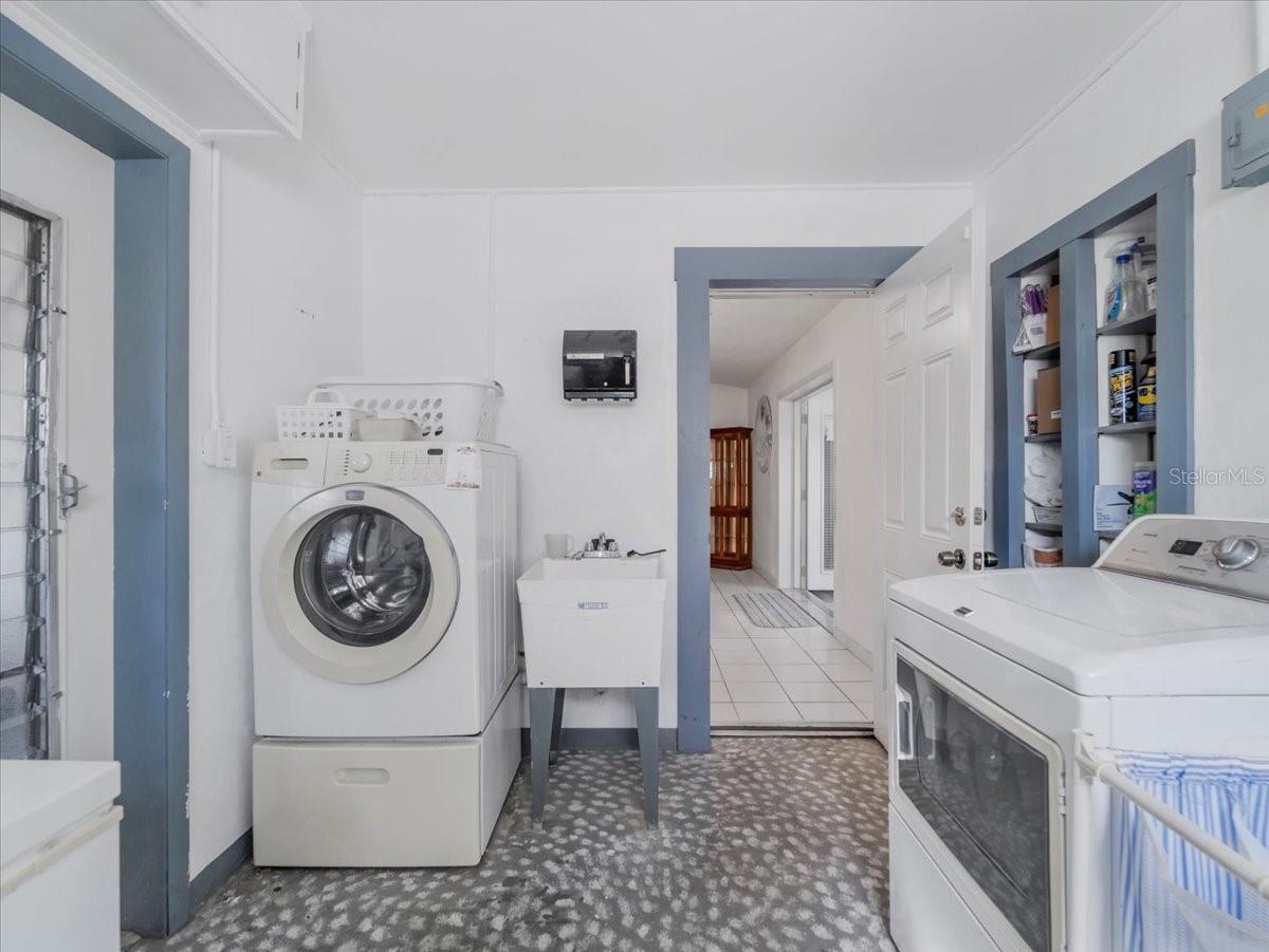 Image 38 of 45 For 151 Emmett Avenue Ne