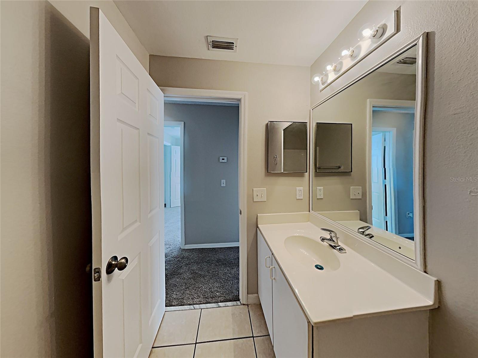 Image 17 of 25 For 364 Chelmsford Court