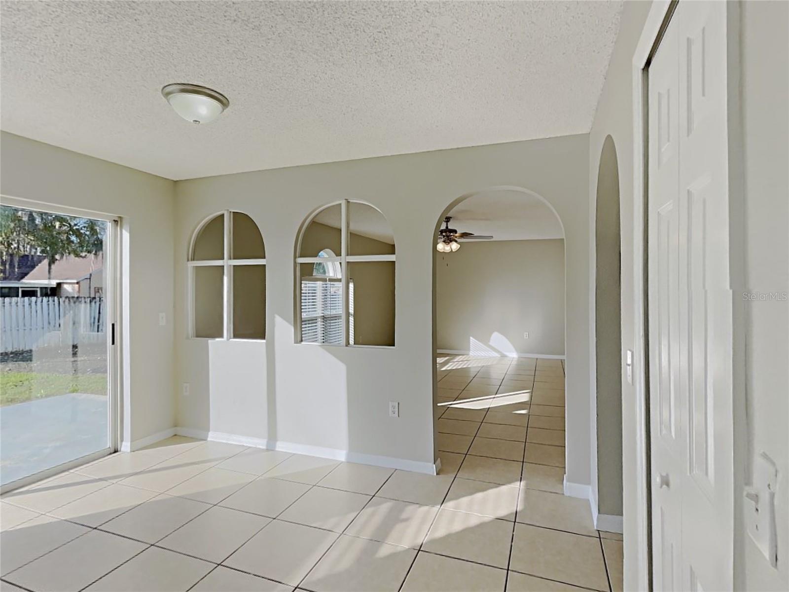 Image 23 of 25 For 364 Chelmsford Court