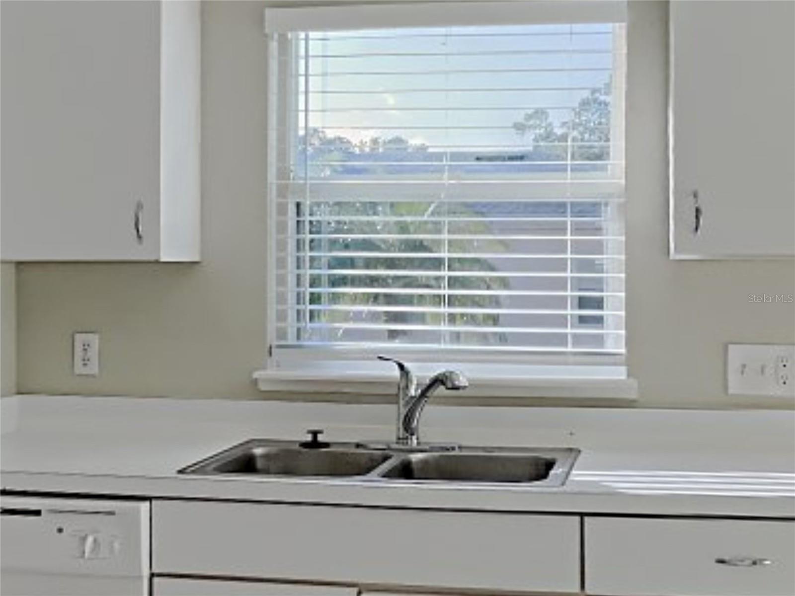 Image 6 of 25 For 364 Chelmsford Court