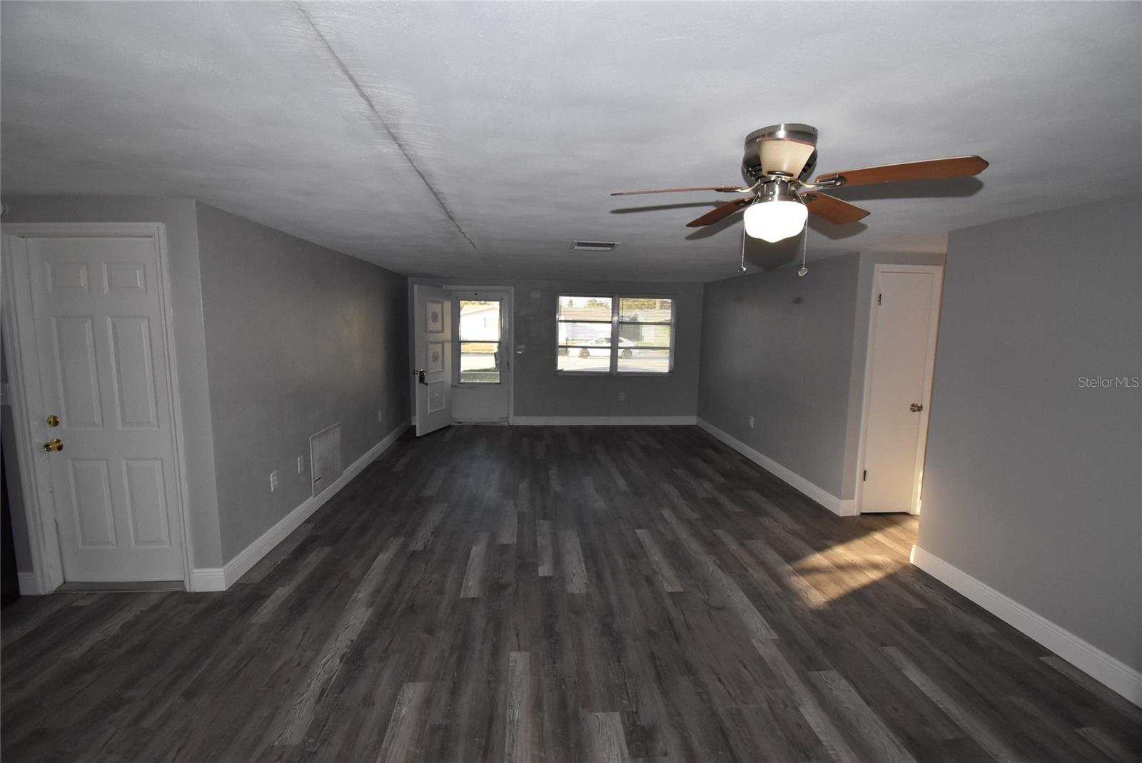 Image 22 of 25 For 7300 Embassy Boulevard