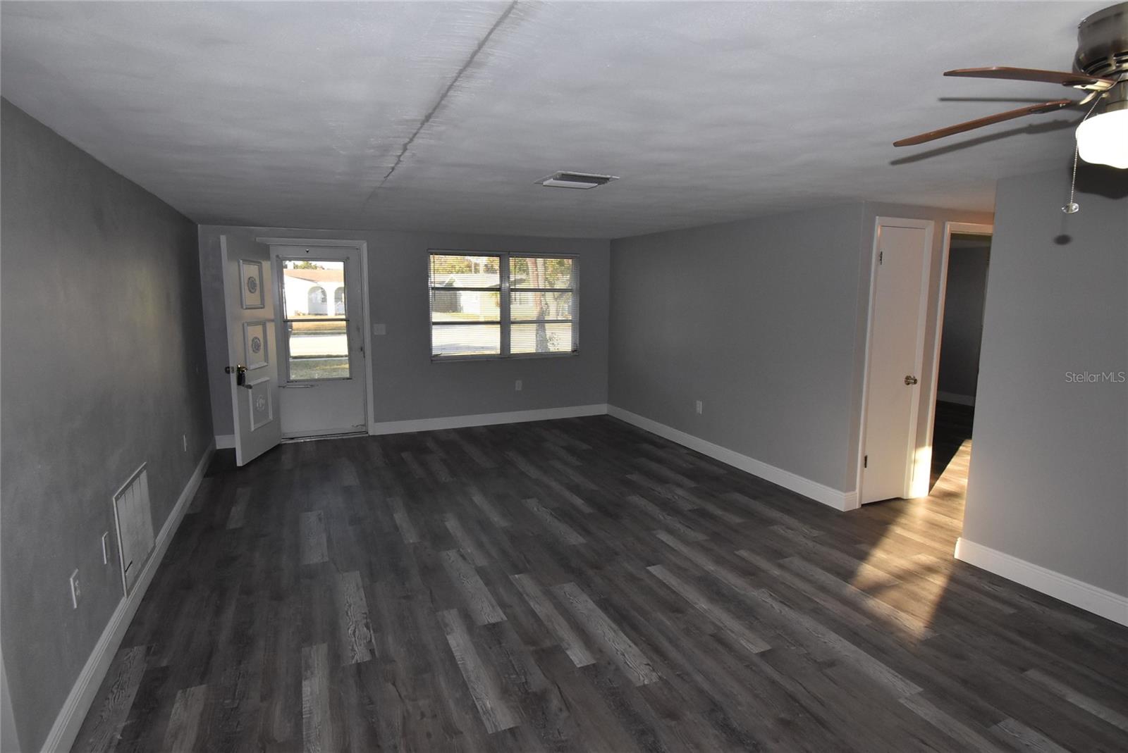 Image 23 of 25 For 7300 Embassy Boulevard