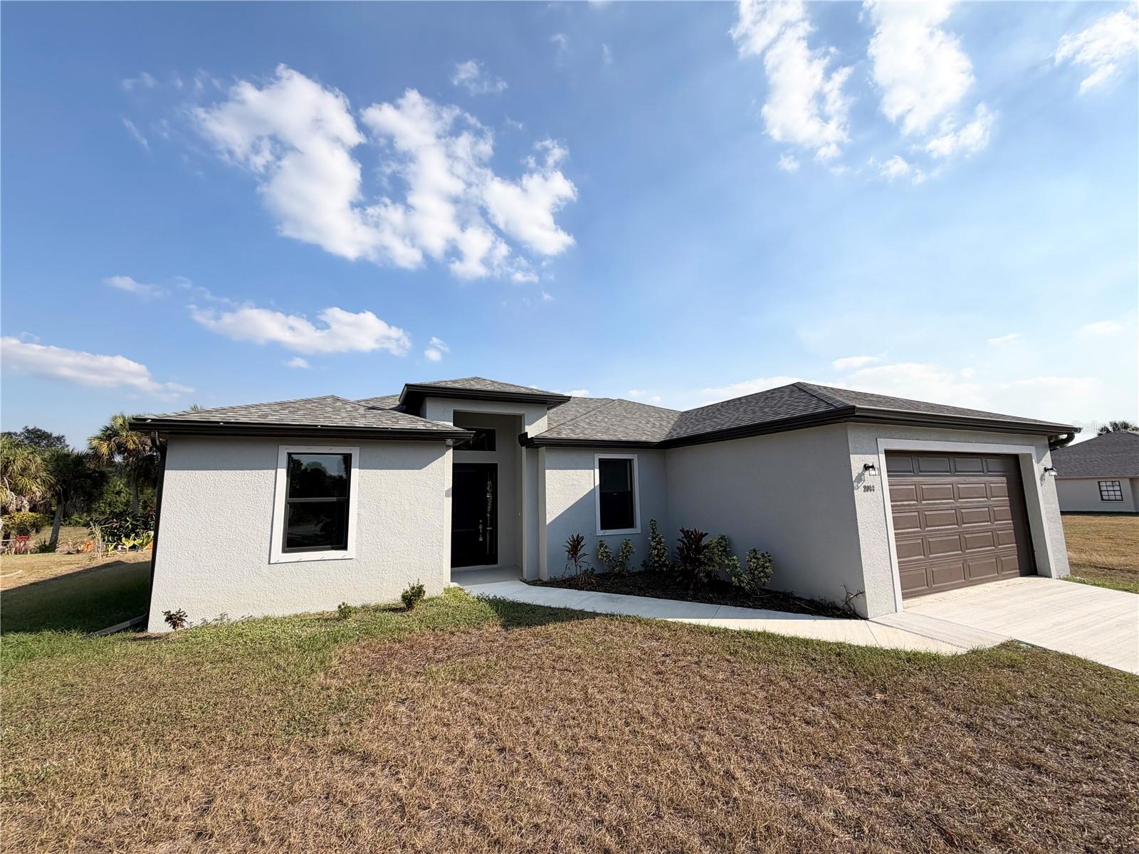 Listing photo id 0 for 2044 Nimbus Drive