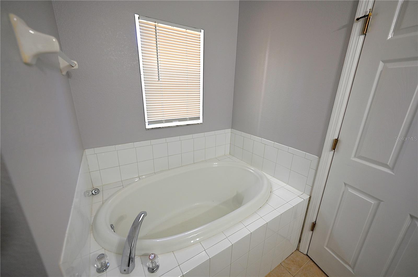 Image 8 of 17 For 8221 Larrimore Avenue