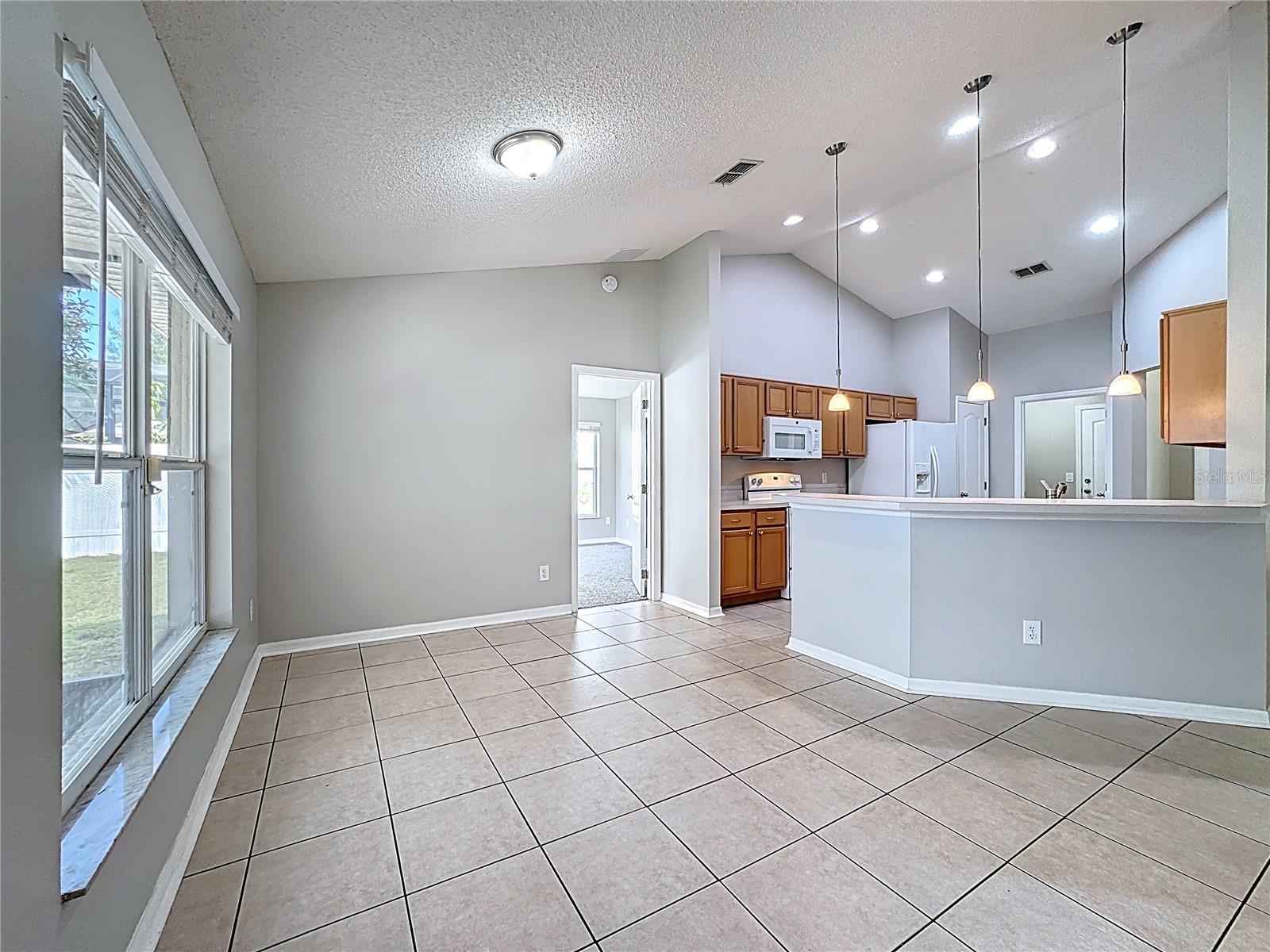 Image 7 of 40 For 1739 Presidio Drive