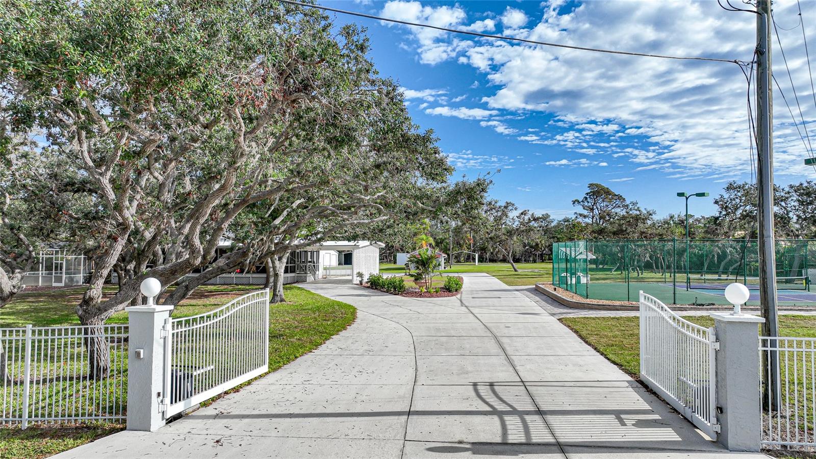 Image 3 of 99 For 1931 Bayshore Drive