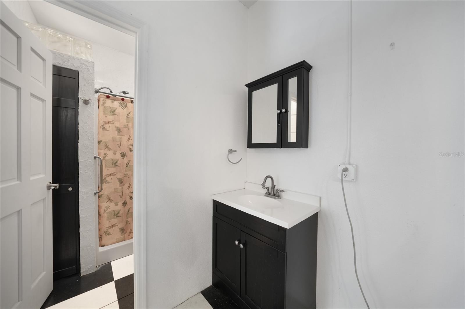 Image 52 of 99 For 1931 Bayshore Drive