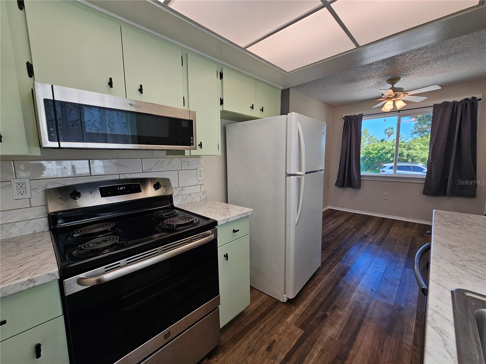 Image 10 of 27 For 1600 Meadowlark Lane B