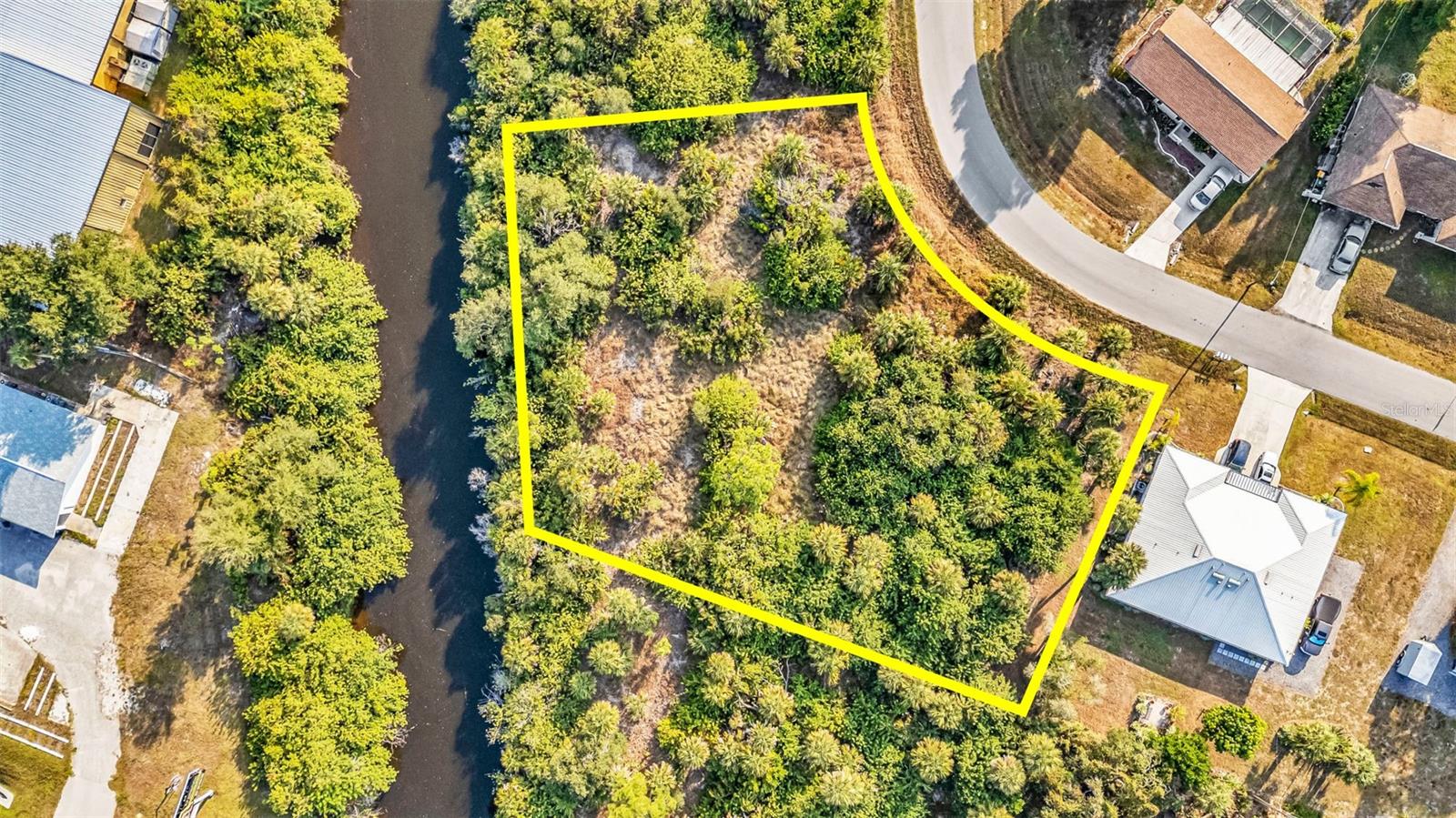 Image 3 of 8 For 366 Lomond Drive