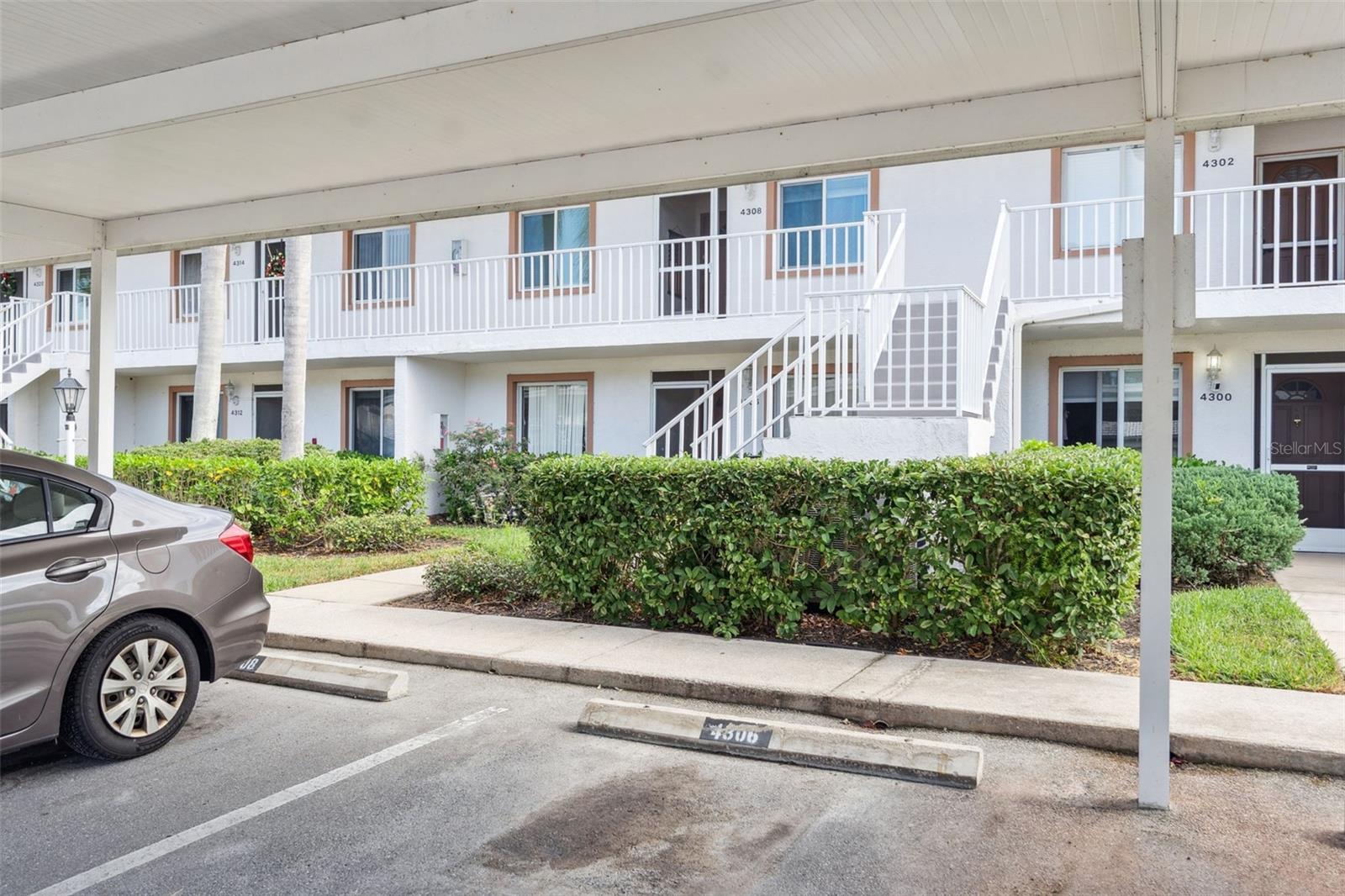 Image 4 of 18 For 4306 Madeira Court 3335