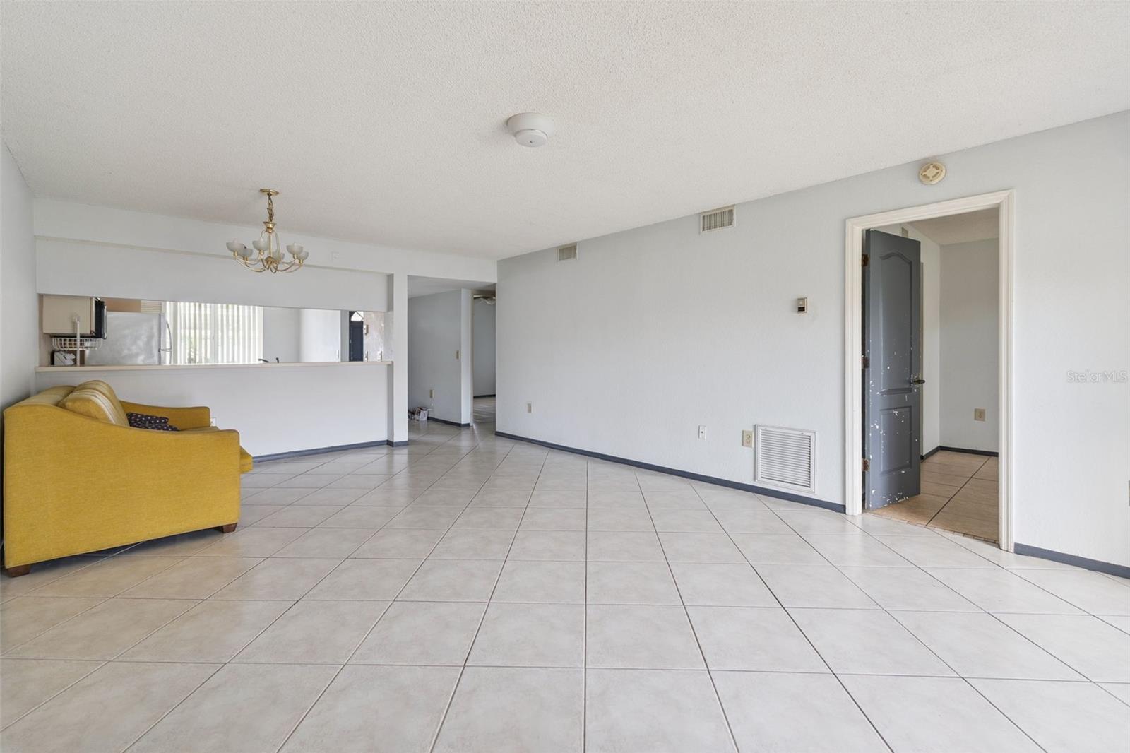 Image 5 of 18 For 4306 Madeira Court 3335