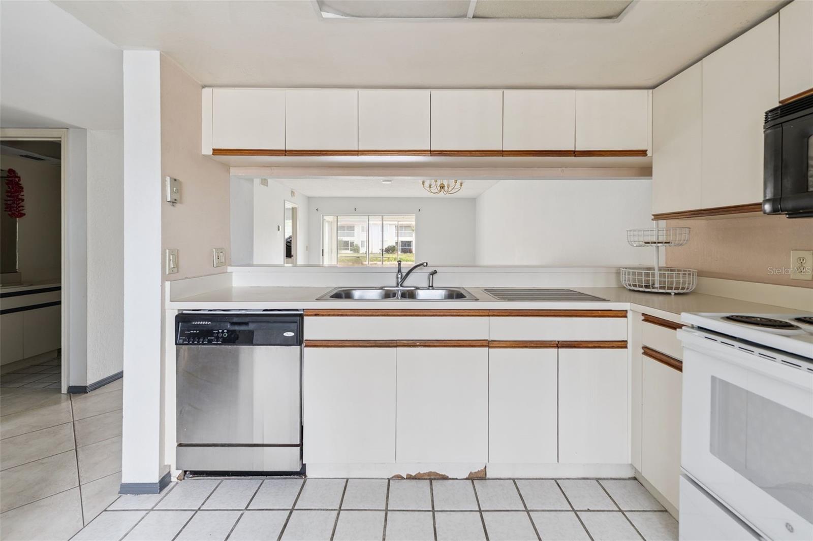 Image 7 of 18 For 4306 Madeira Court 3335