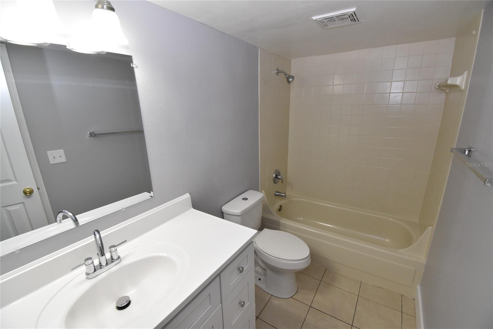 Image 13 of 25 For 480 Banyon Tree Circle 102