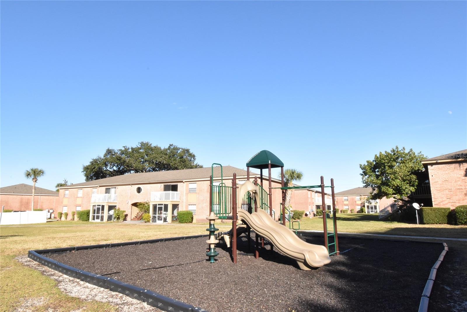 Image 19 of 25 For 480 Banyon Tree Circle 102