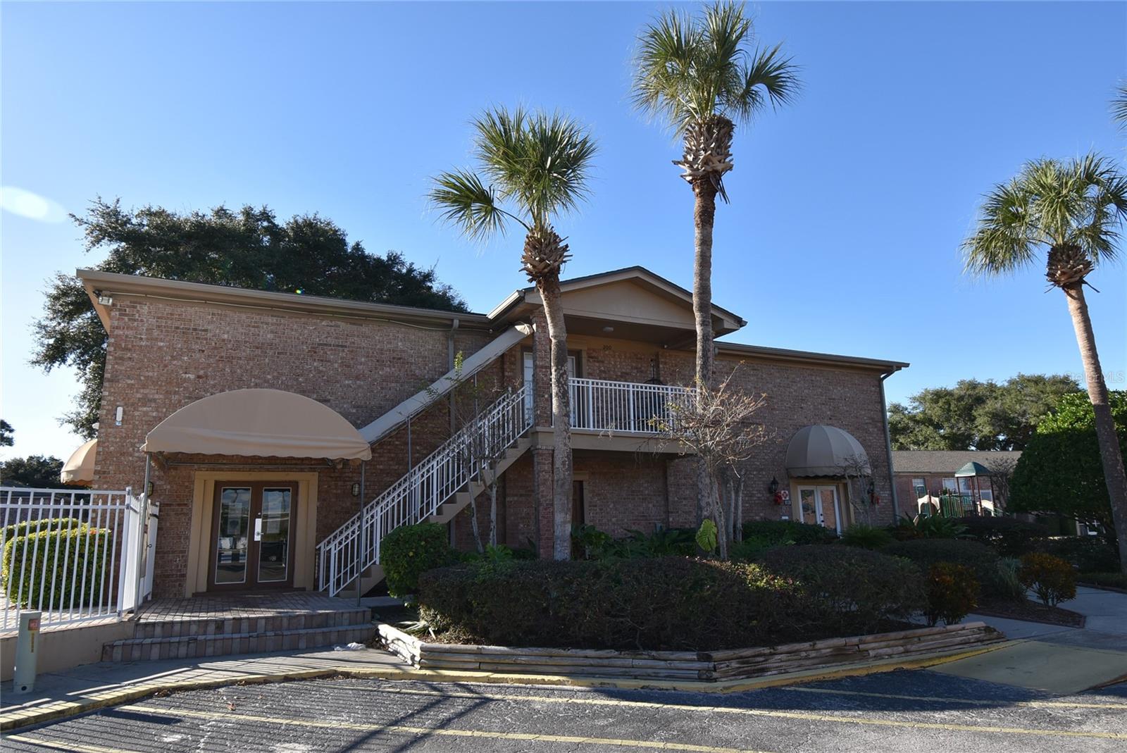 Image 21 of 25 For 480 Banyon Tree Circle 102