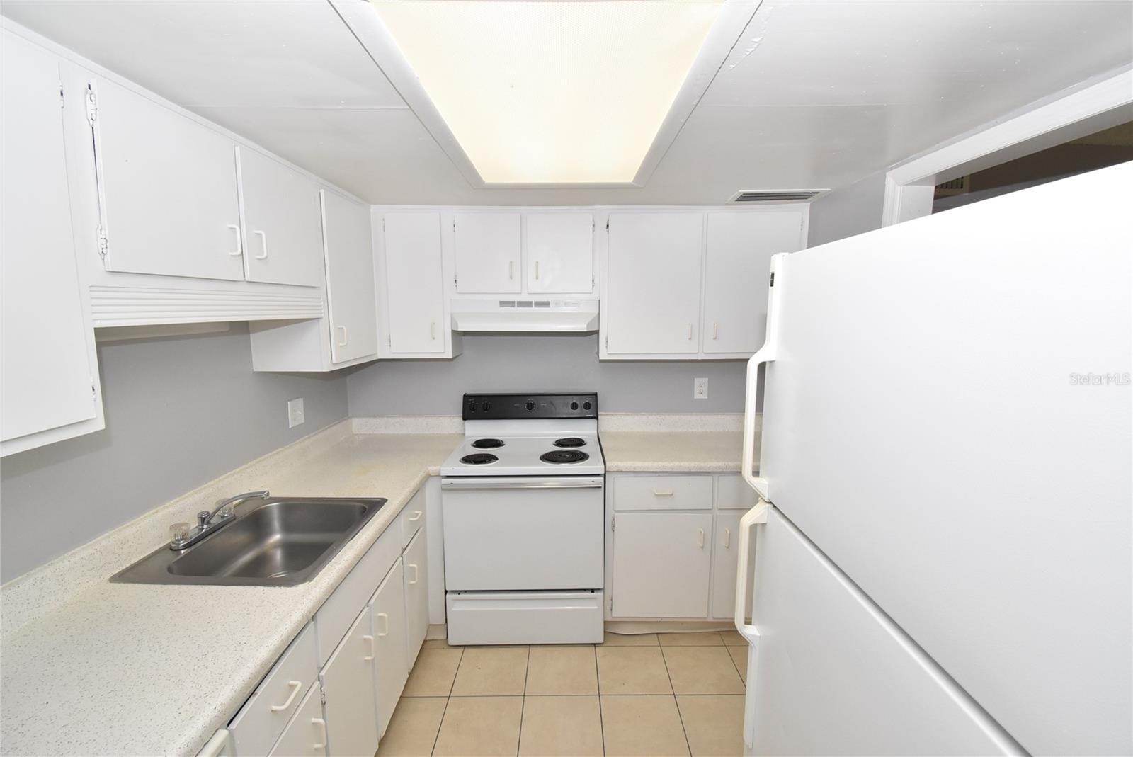 Image 4 of 25 For 480 Banyon Tree Circle 102