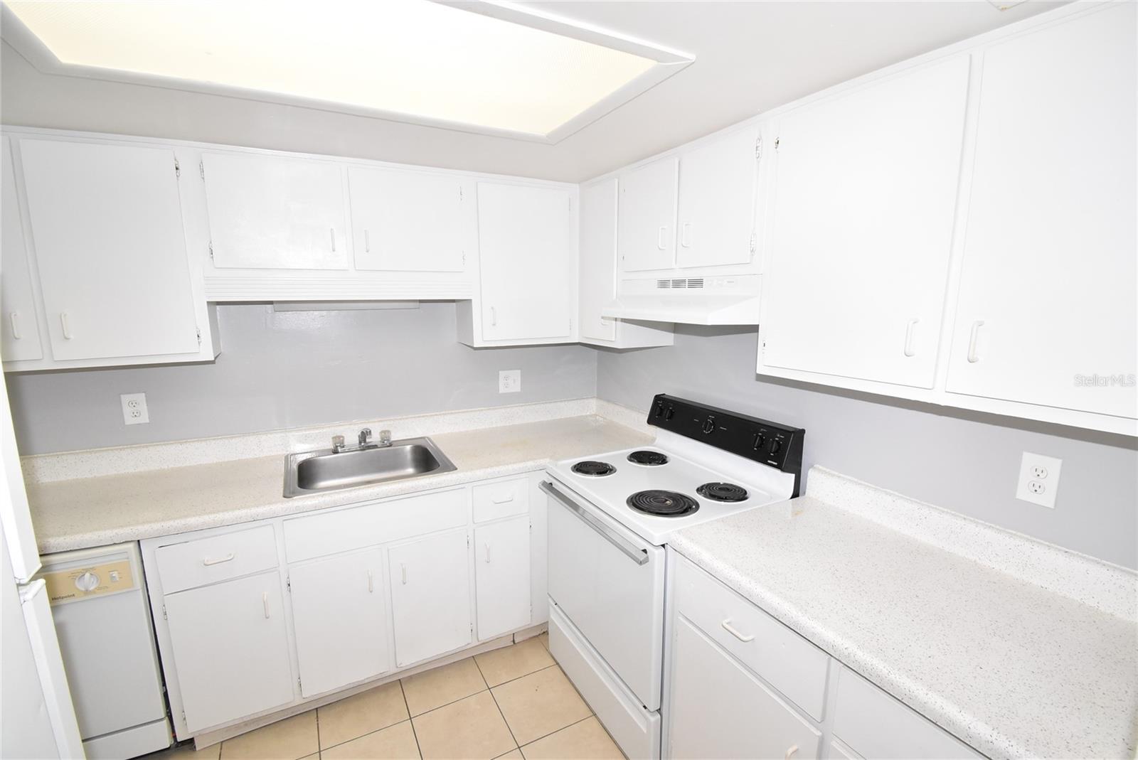 Image 6 of 25 For 480 Banyon Tree Circle 102