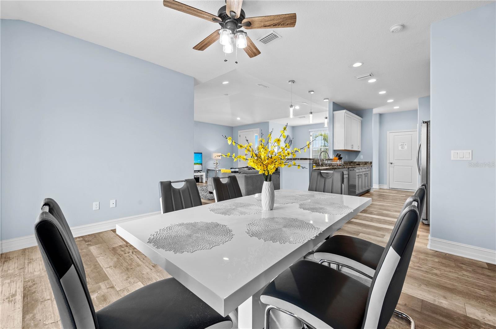 Image 34 of 77 For 241 Annapolis Lane