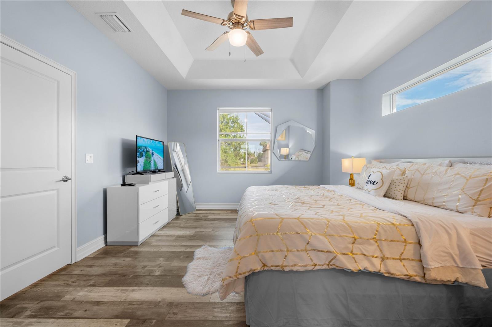 Image 37 of 77 For 241 Annapolis Lane