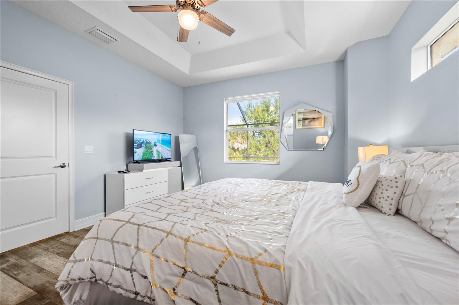 Image 38 of 77 For 241 Annapolis Lane