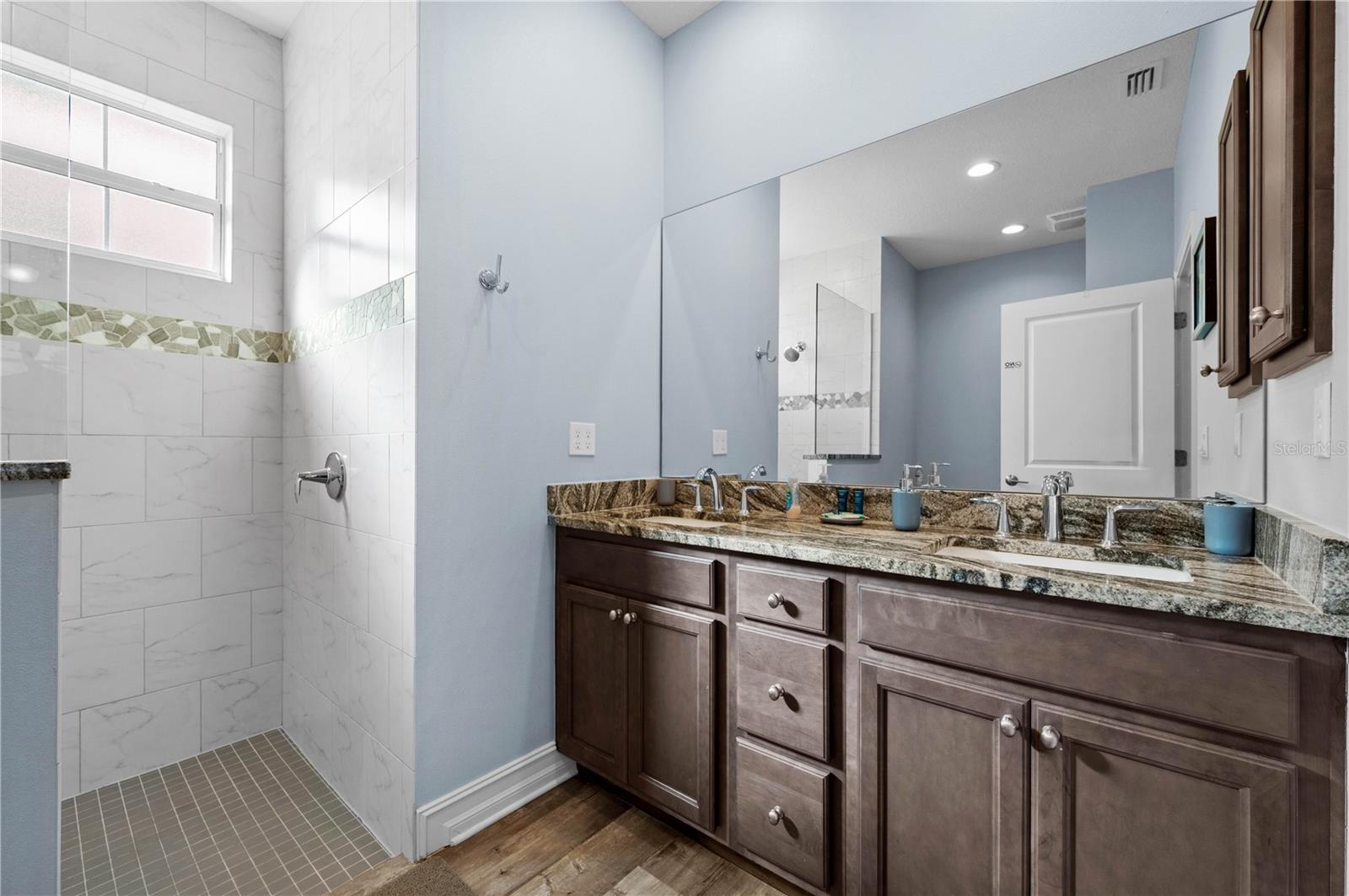 Image 43 of 77 For 241 Annapolis Lane