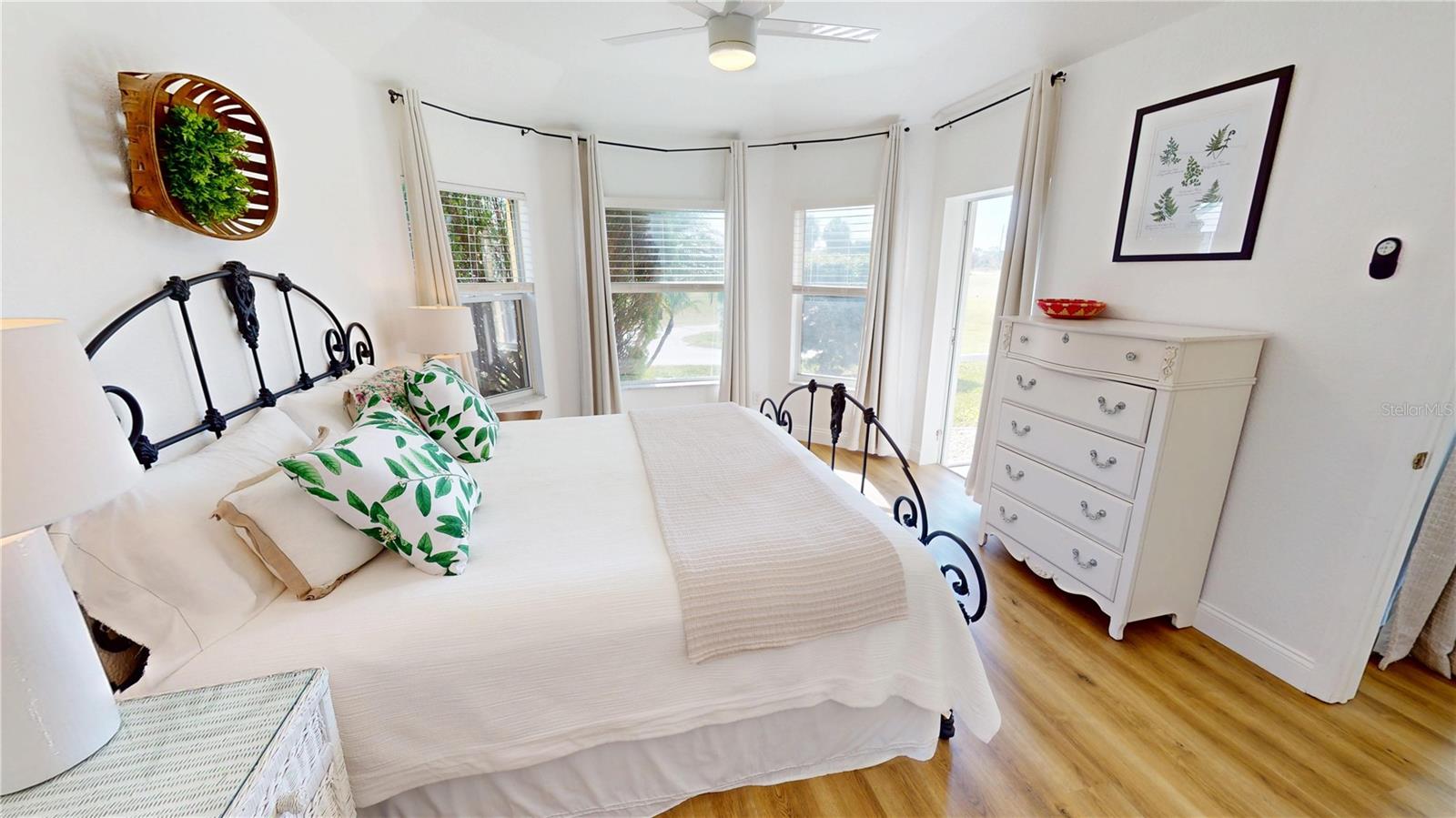 Image 15 of 38 For 10322 Arrowhead Drive