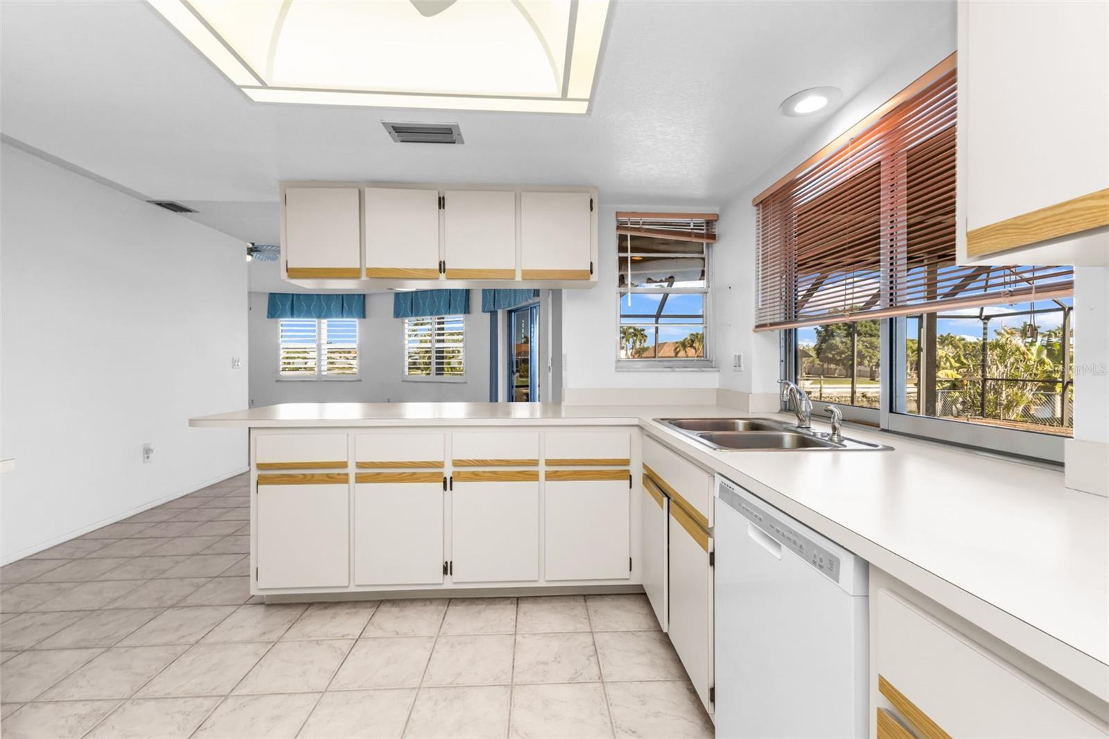 Image 11 of 40 For 1680 Via Bianca