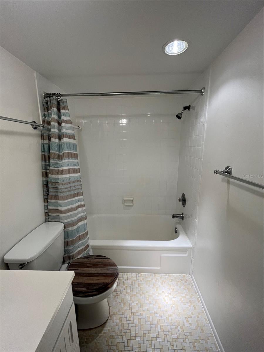 Image 23 of 25 For 78 Boundary Boulevard 193