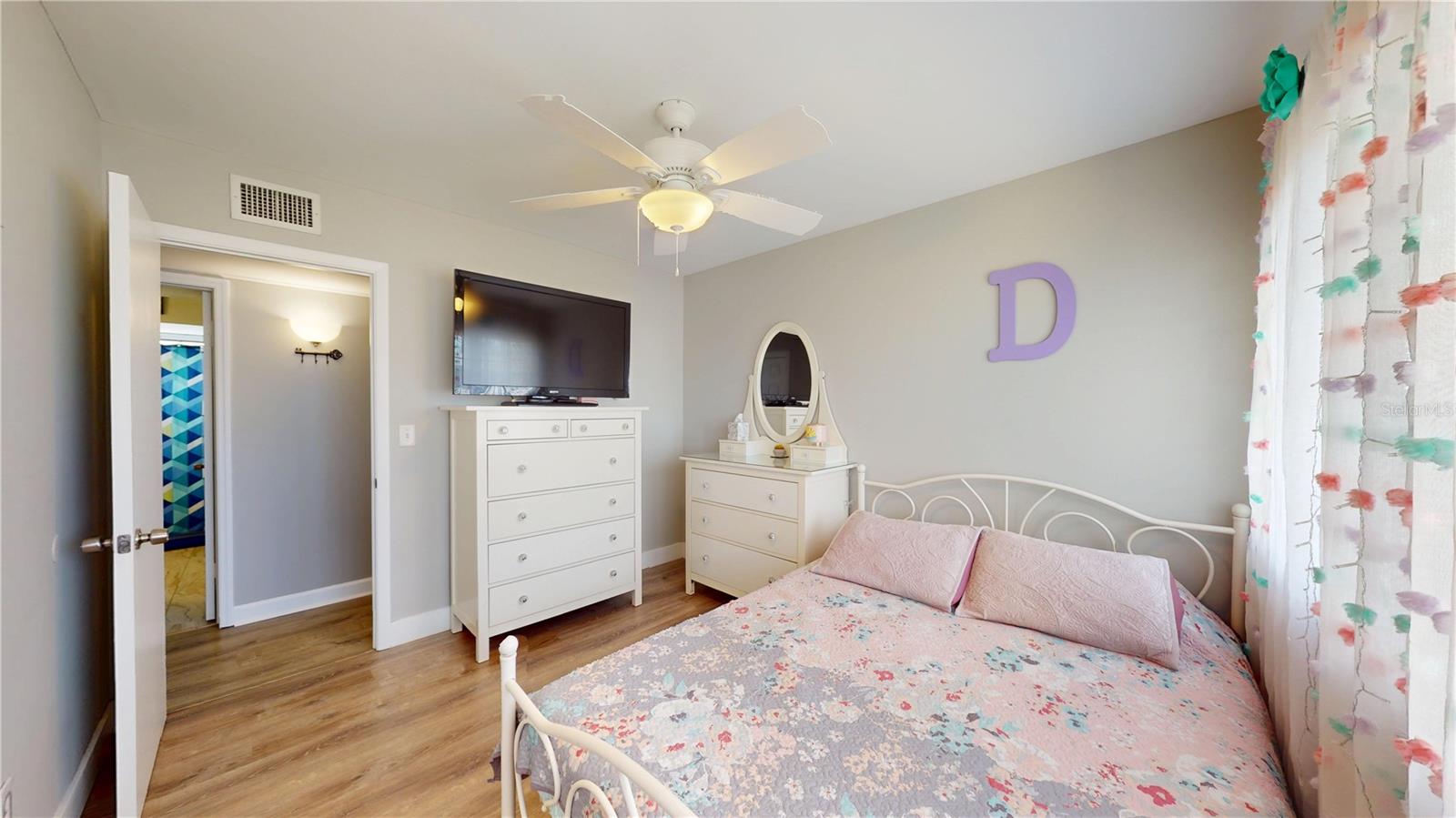 Image 18 of 35 For 20407 Albury Drive