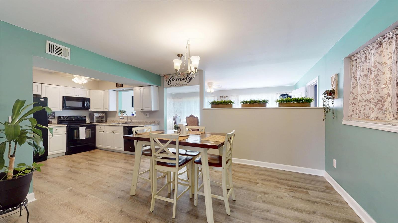 Image 5 of 35 For 20407 Albury Drive