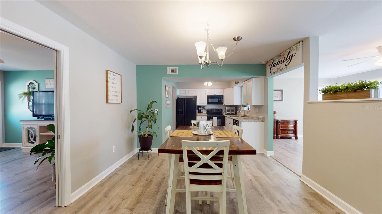 Image 7 of 35 For 20407 Albury Drive