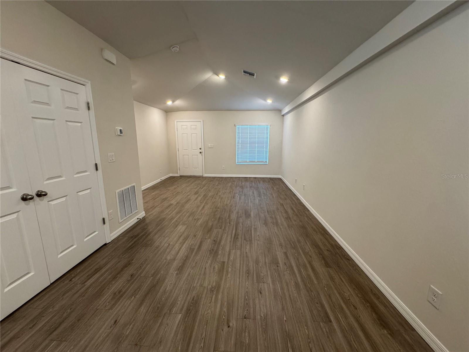 Image 4 of 20 For 27217 Washington Street