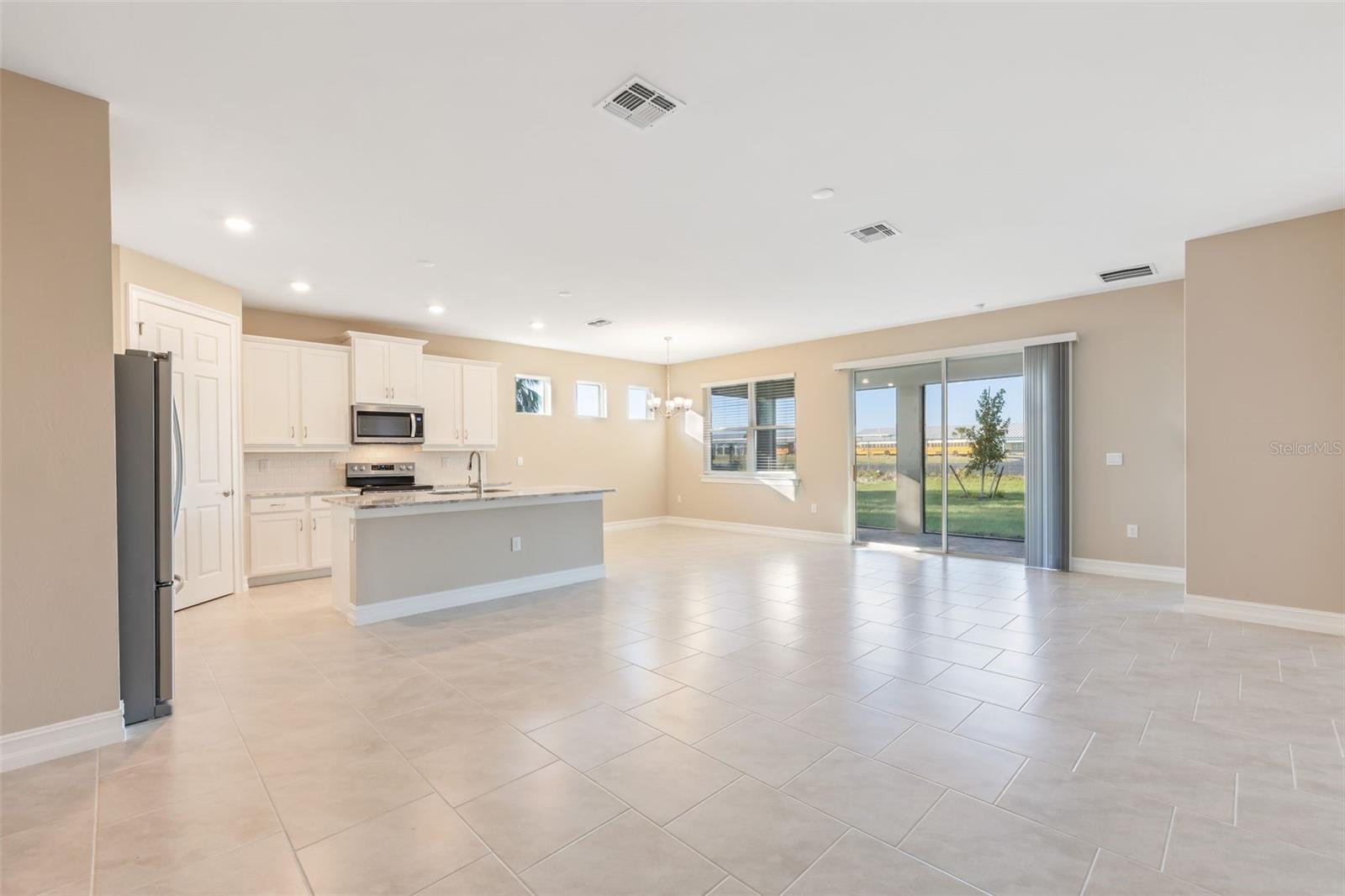 Image 18 of 21 For 2064 New Castle Lane