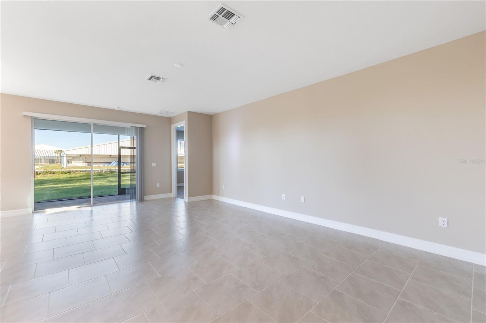 Image 4 of 21 For 2064 New Castle Lane