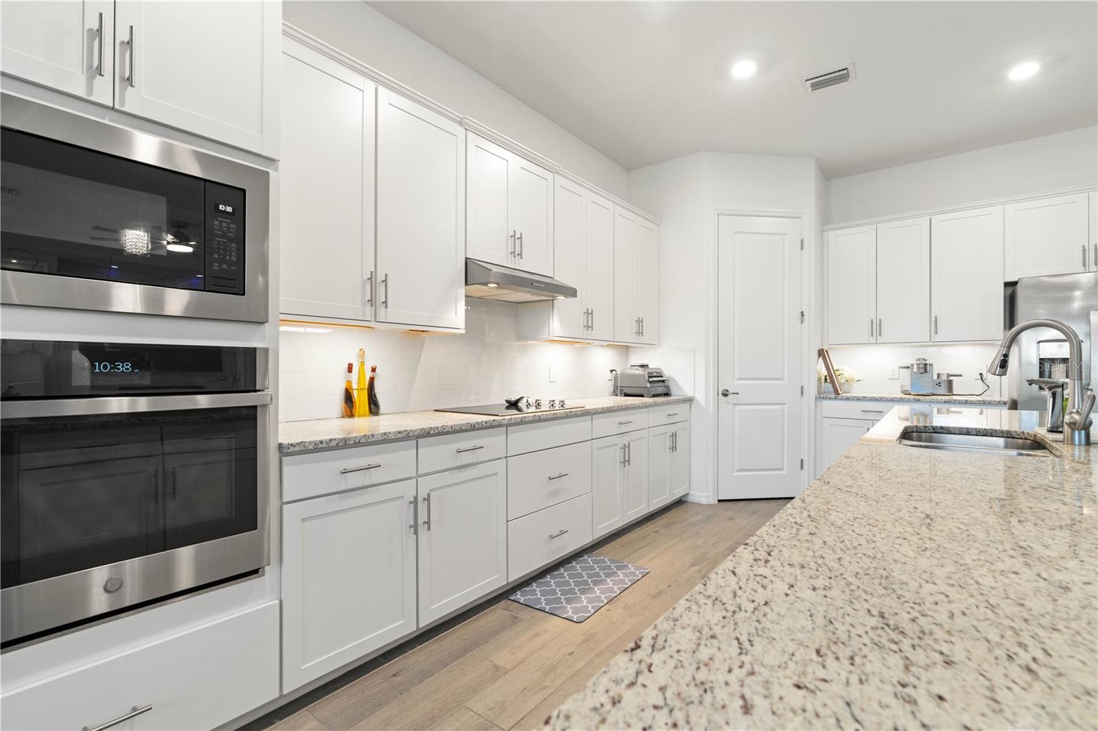 Image 33 of 100 For 25024 Longmeadow Drive