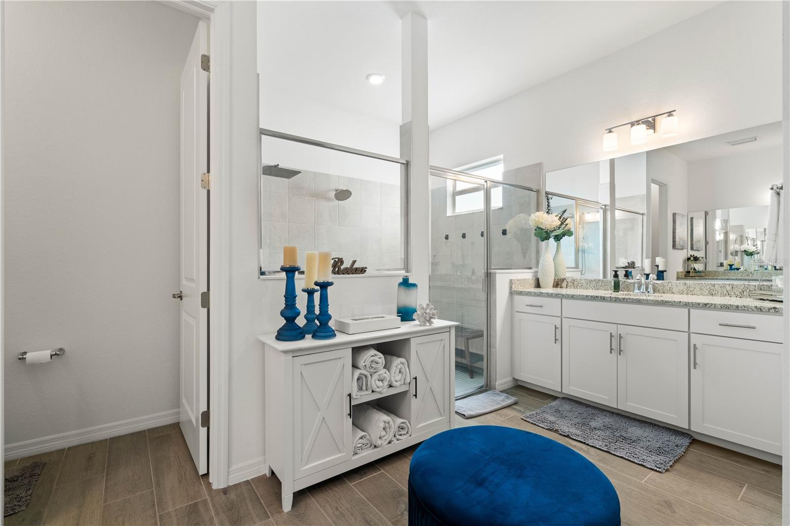 Image 43 of 100 For 25024 Longmeadow Drive