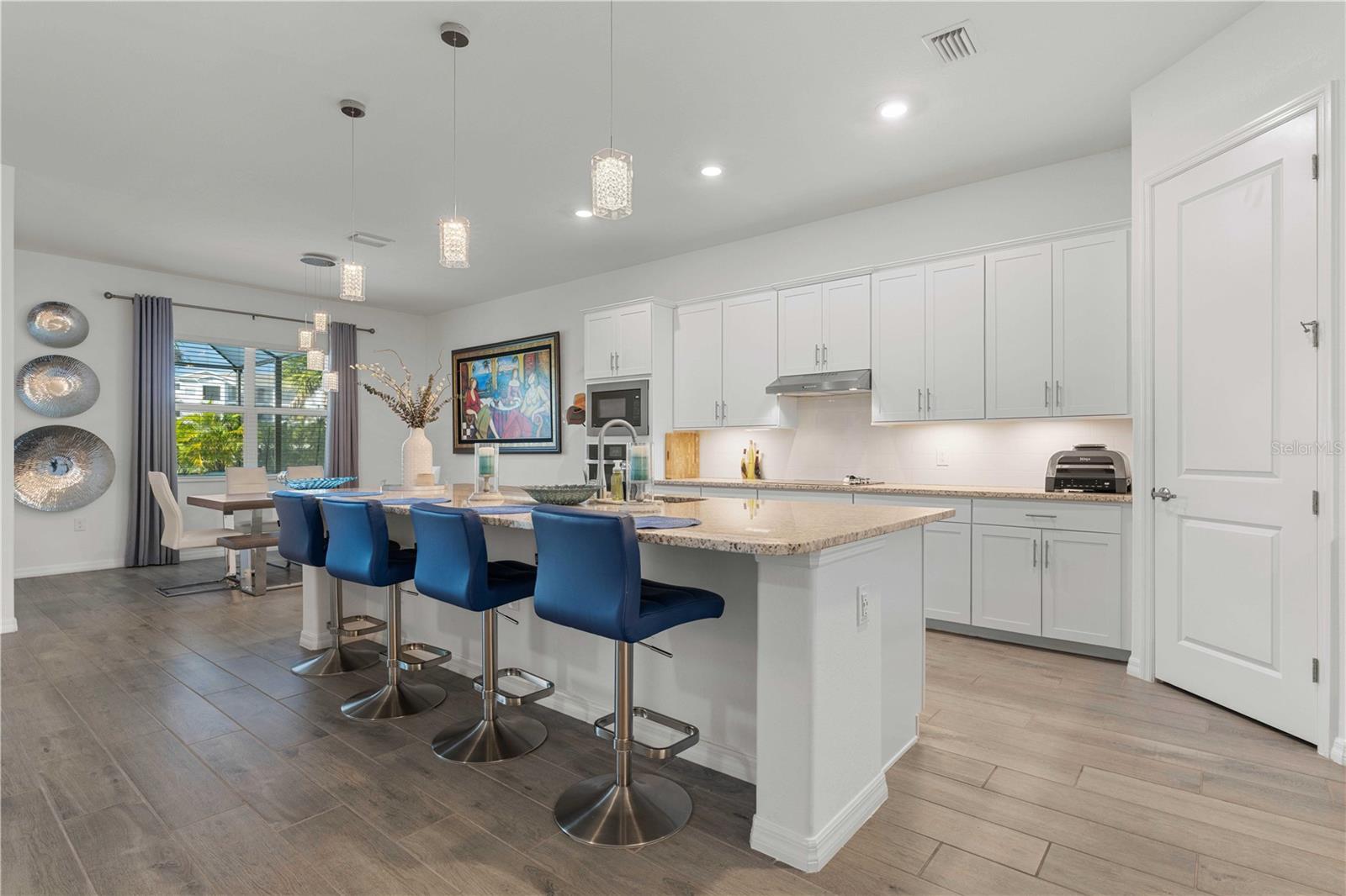 Image 8 of 100 For 25024 Longmeadow Drive