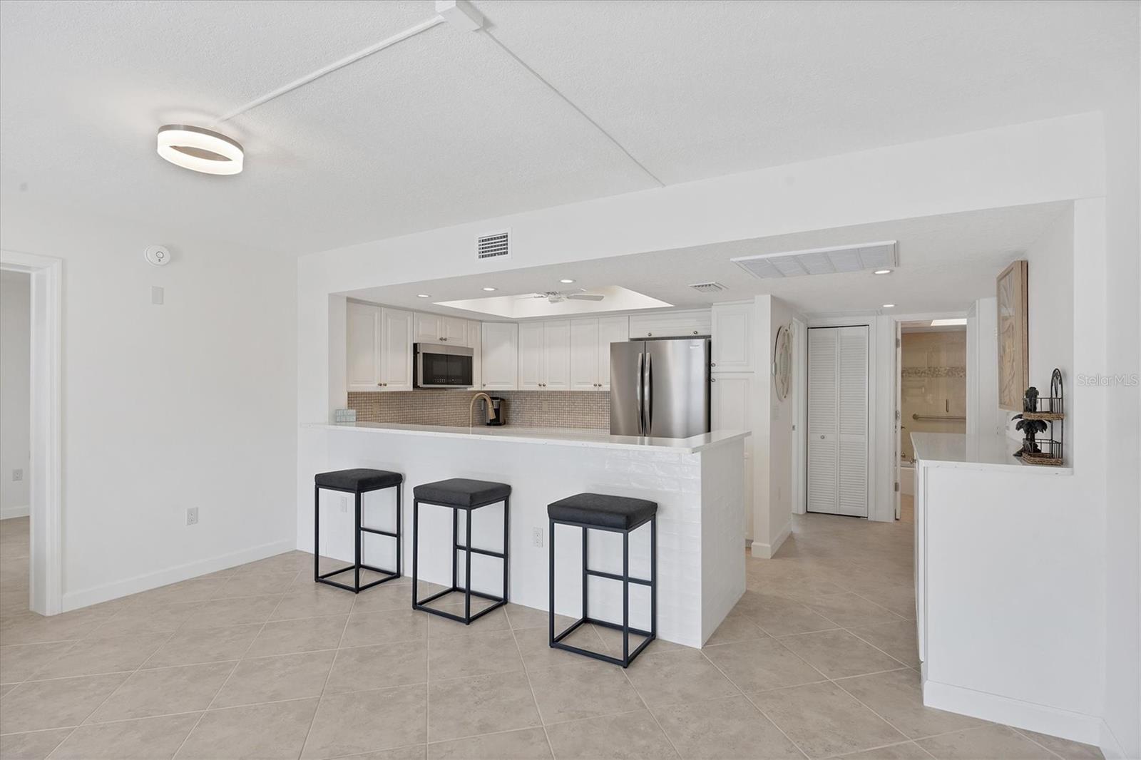 Image 12 of 48 For 2810 Beach Road D205