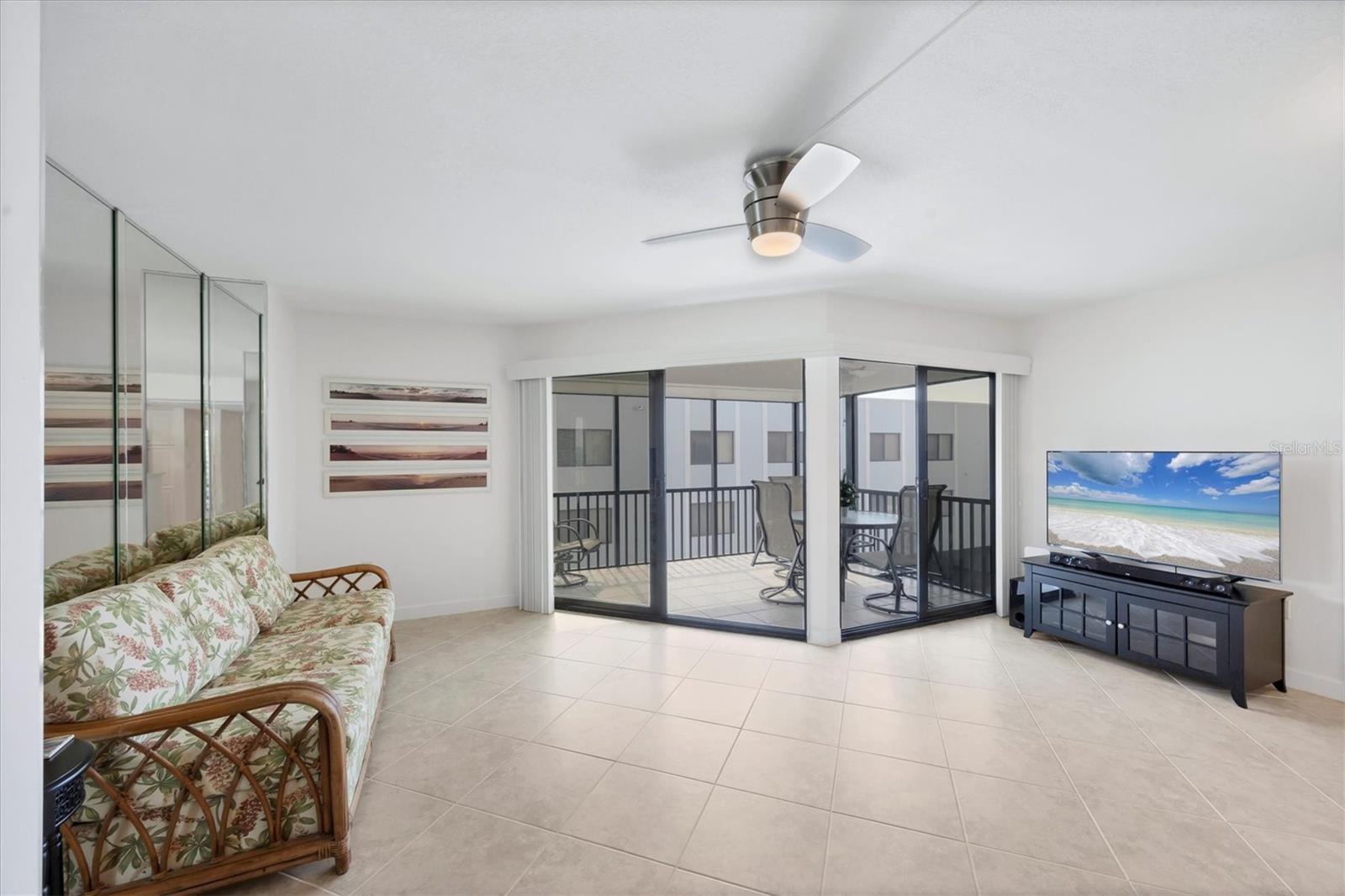 Image 14 of 48 For 2810 Beach Road D205