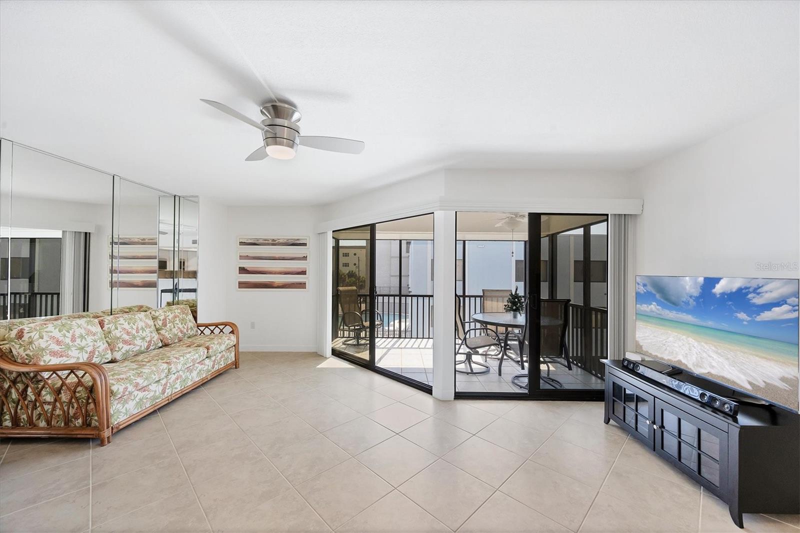 Image 15 of 48 For 2810 Beach Road D205