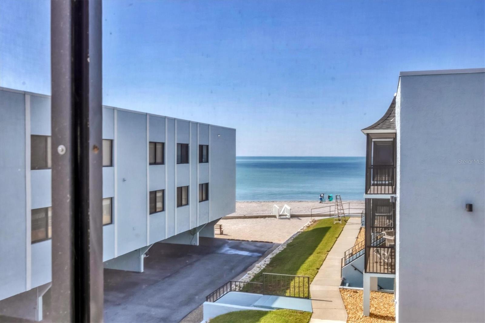 Image 17 of 48 For 2810 Beach Road D205