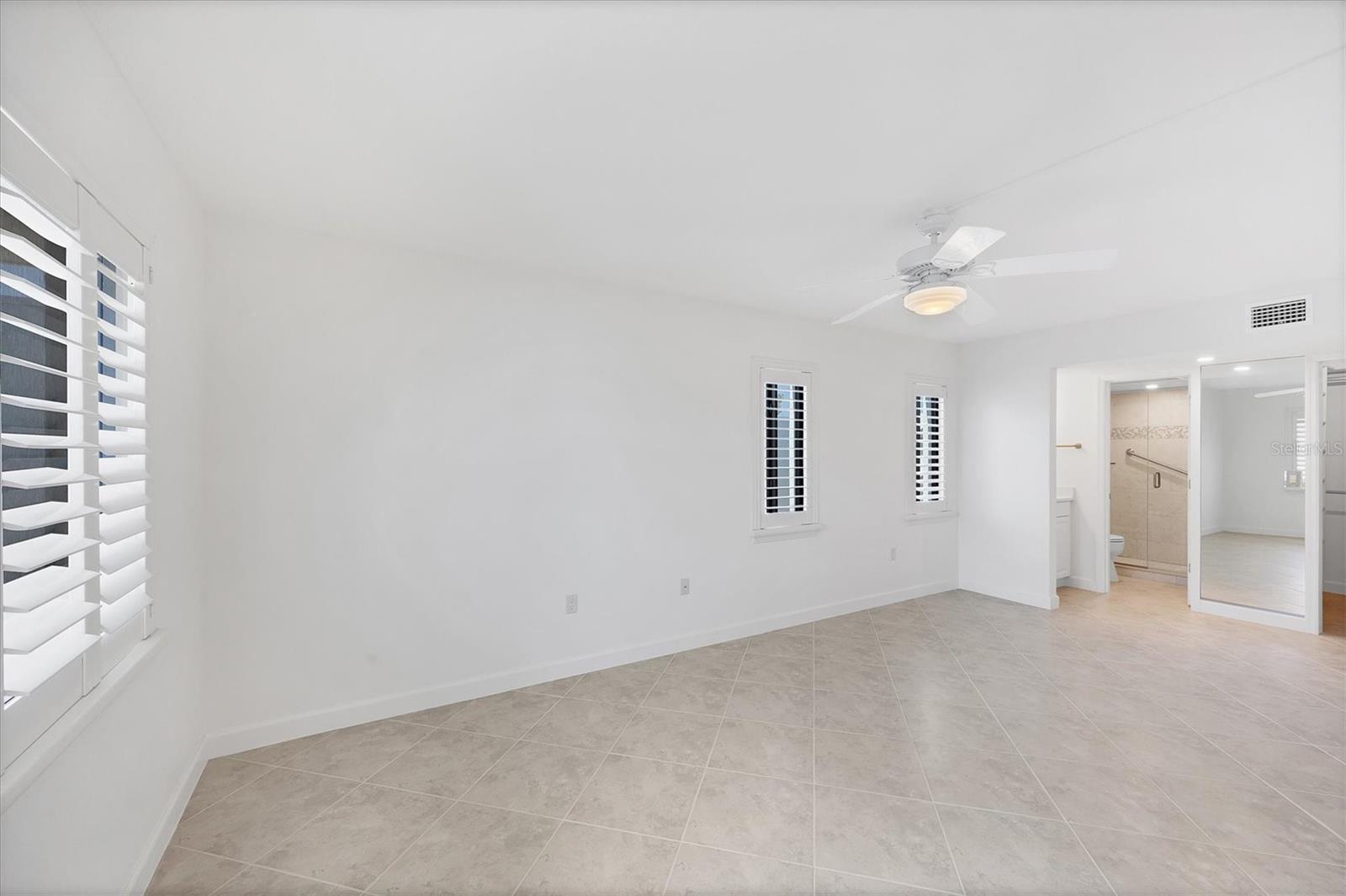 Image 20 of 48 For 2810 Beach Road D205