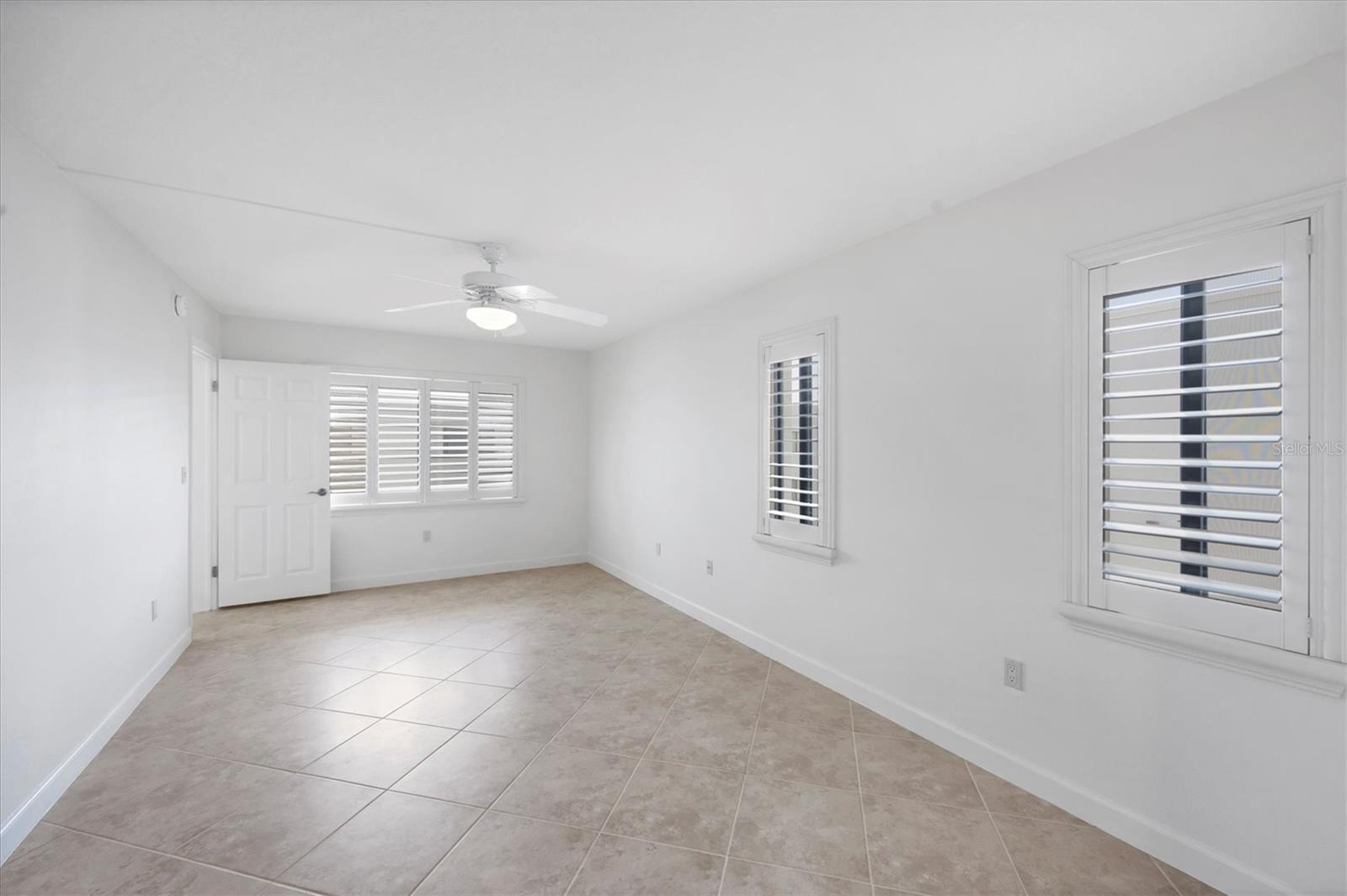 Image 22 of 48 For 2810 Beach Road D205