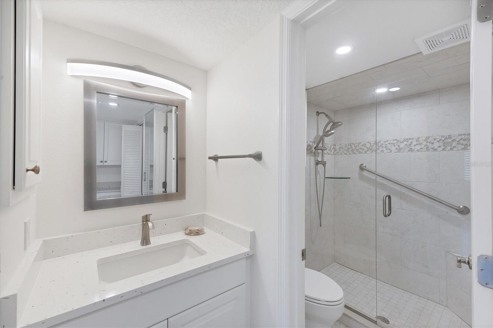 Image 24 of 48 For 2810 Beach Road D205