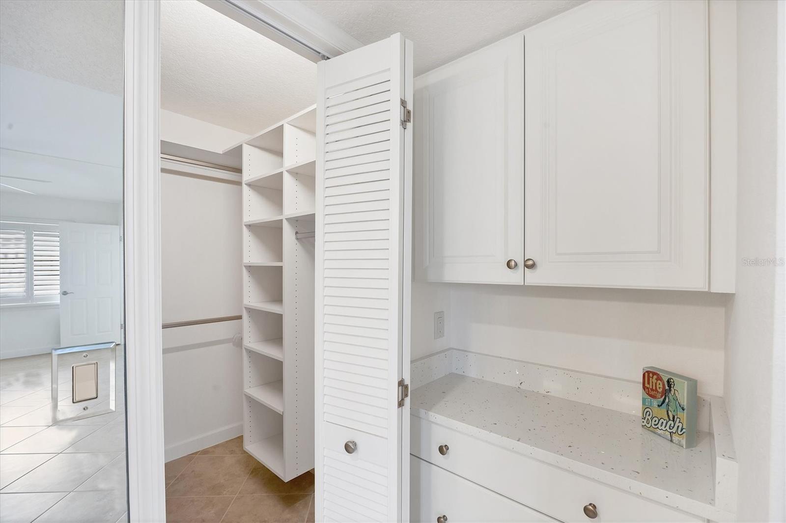 Image 27 of 48 For 2810 Beach Road D205