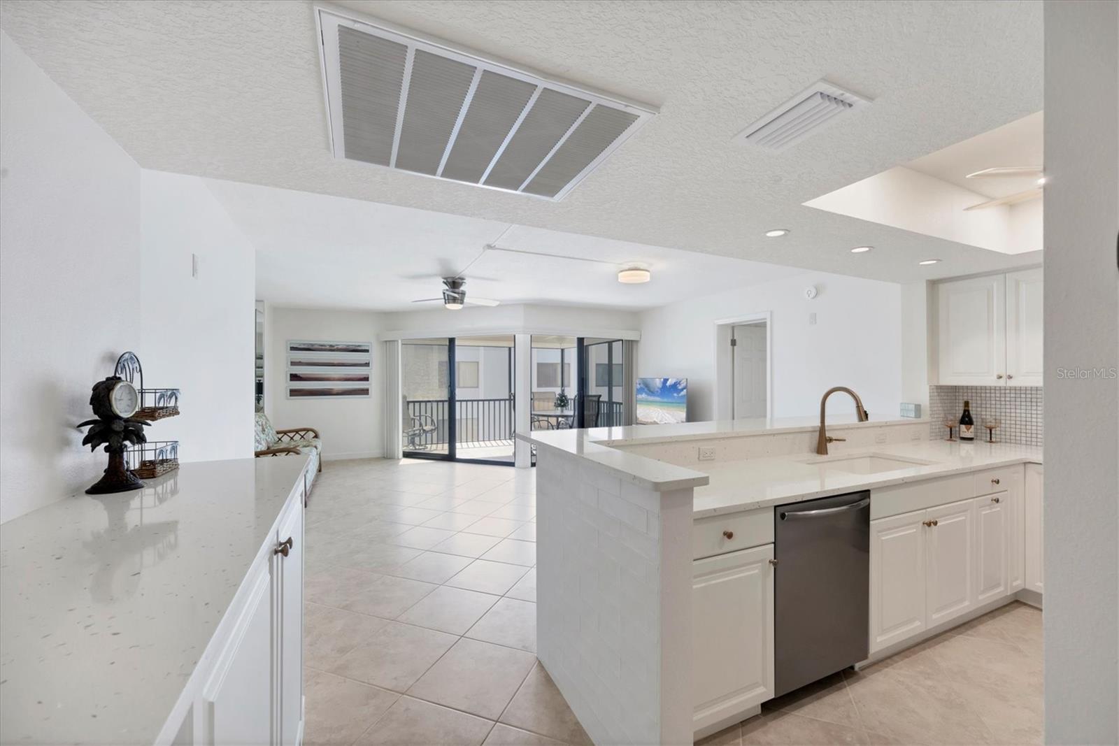 Image 8 of 48 For 2810 Beach Road D205