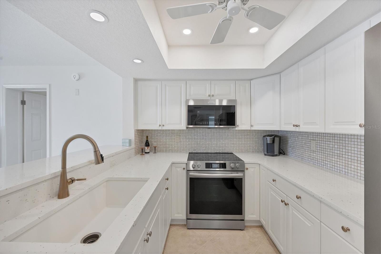 Image 9 of 48 For 2810 Beach Road D205