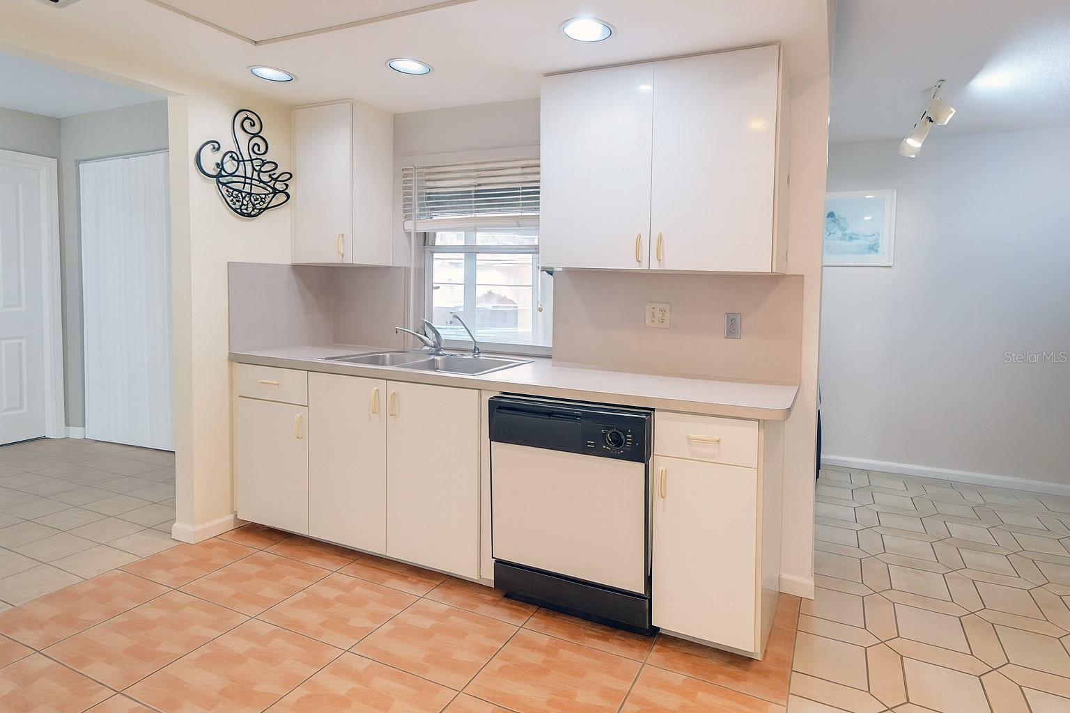 Image 4 of 10 For 950 49th Street