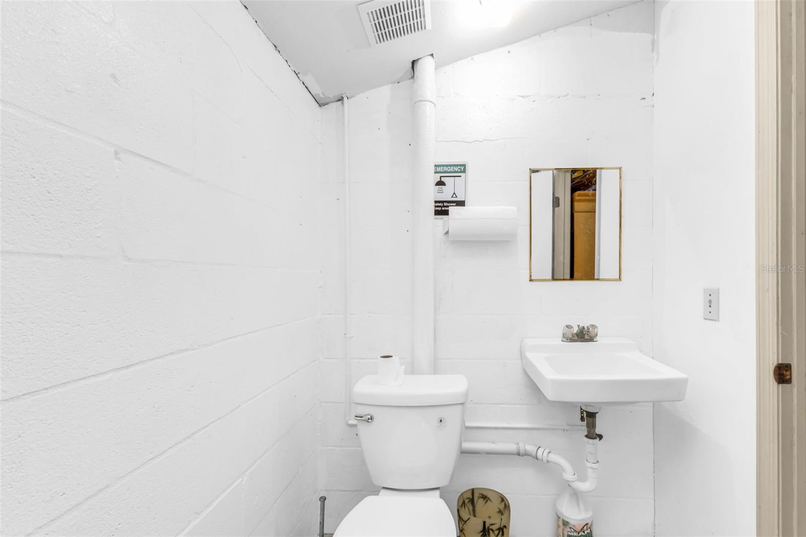 Image 10 of 60 For 27039 Rushmore Avenue